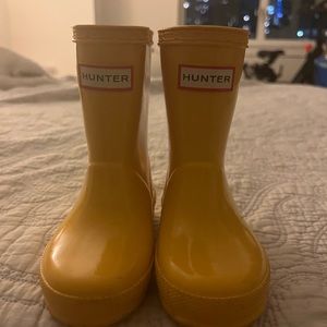 Hunter yellow size 5 rain boots